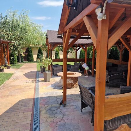Holiday Apartmanhaz Gyula Luaran gambar