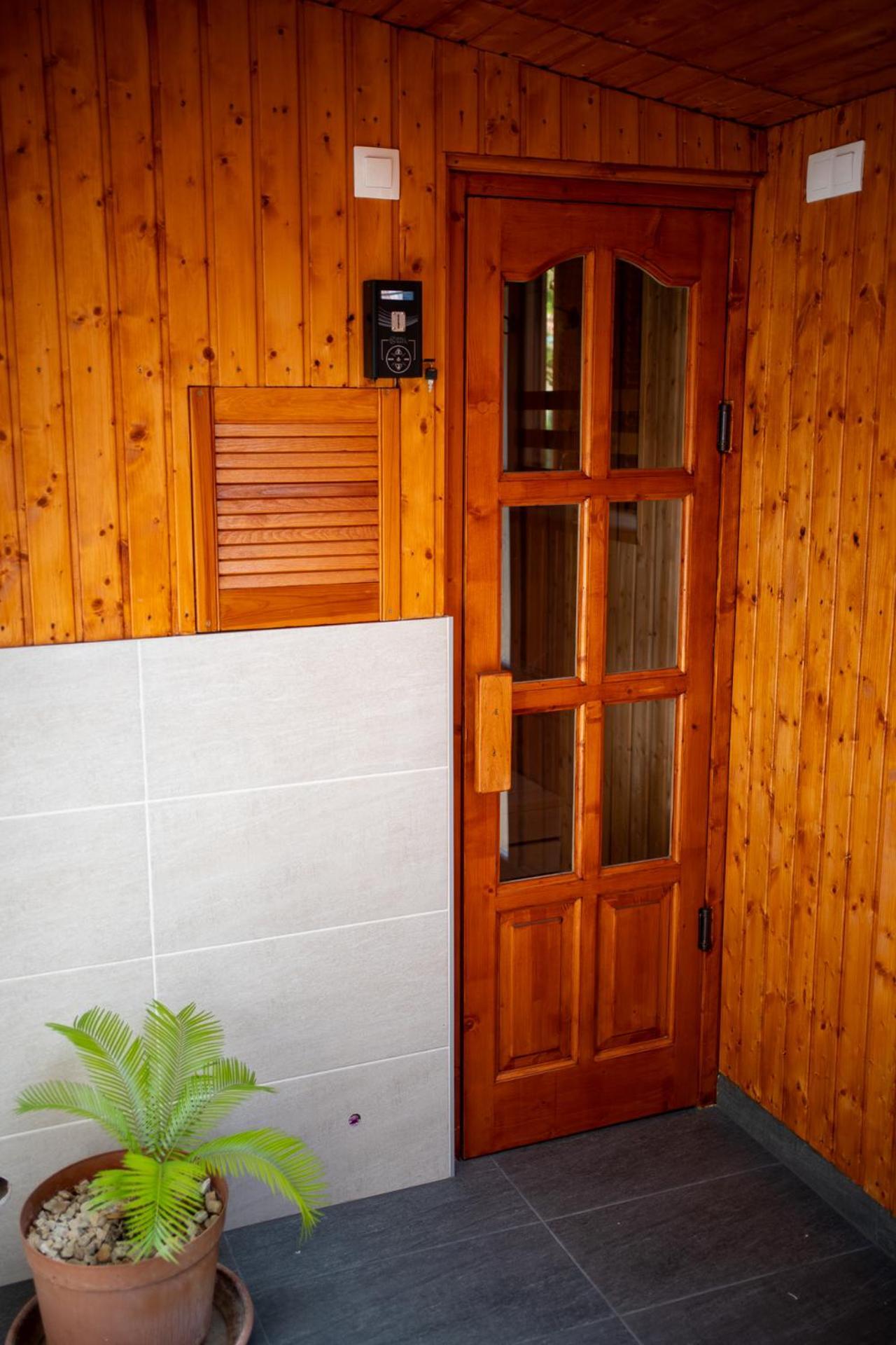 Holiday Apartmanhaz Gyula Luaran gambar
