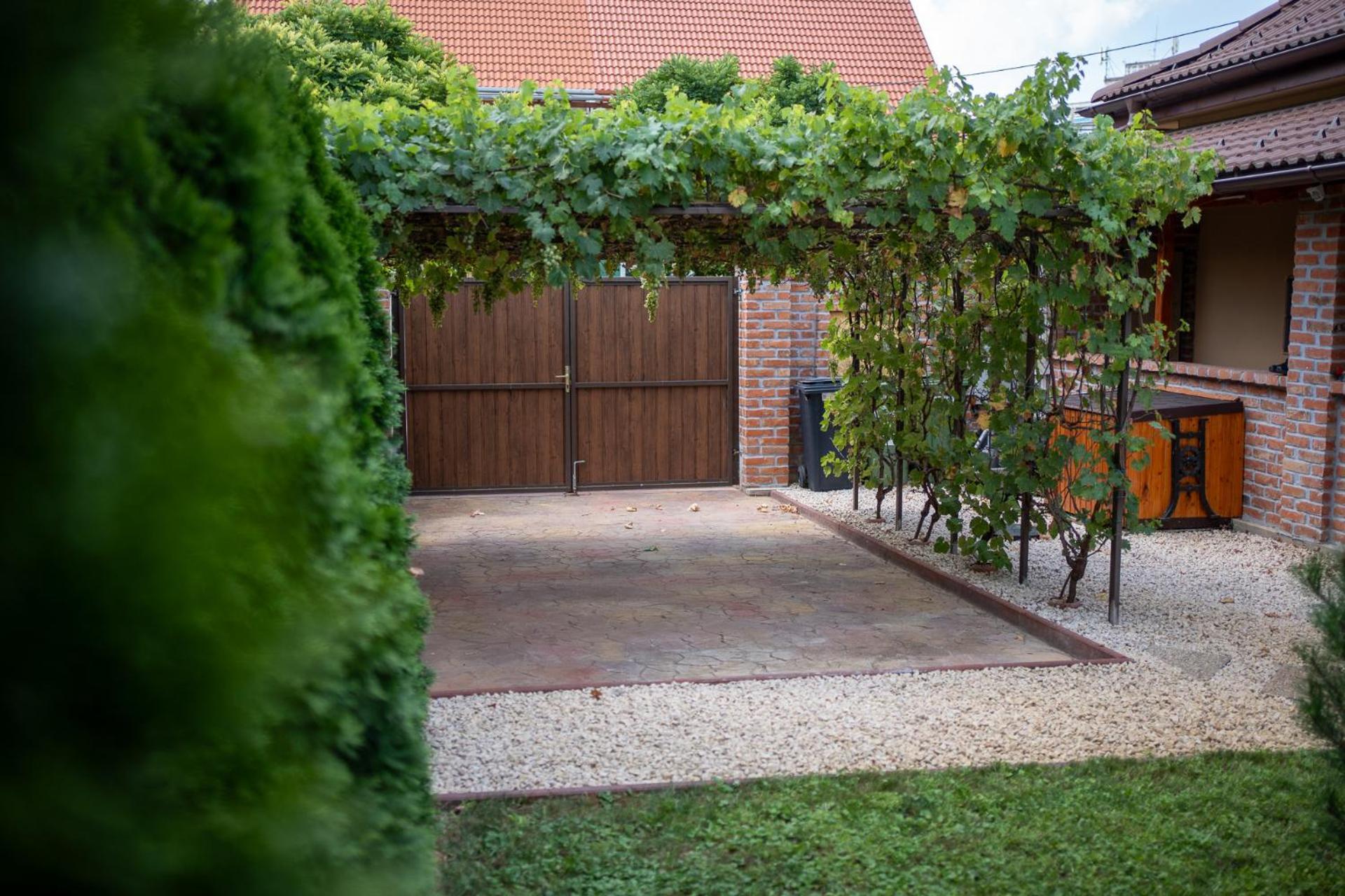 Holiday Apartmanhaz Gyula Luaran gambar