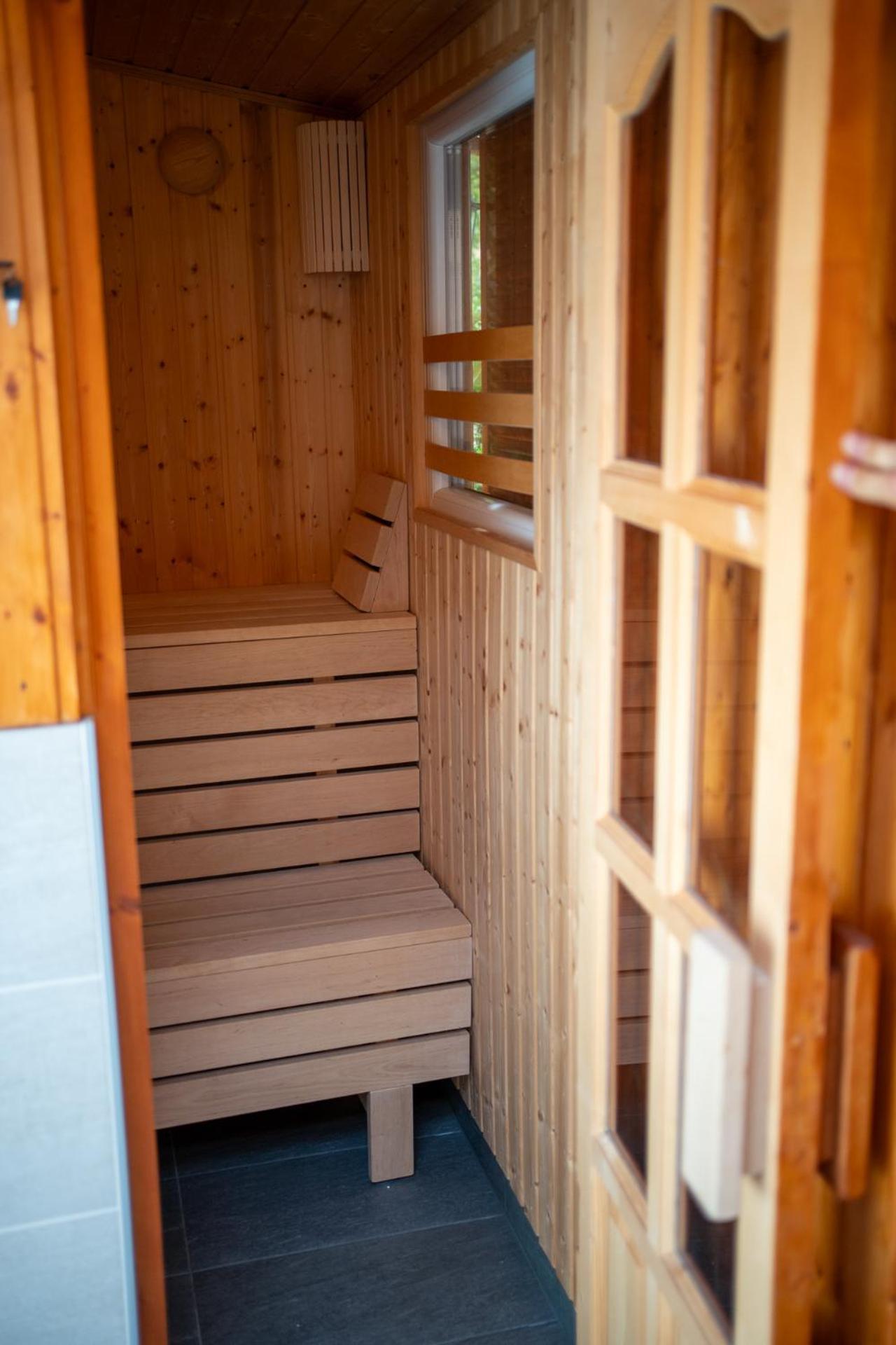 Holiday Apartmanhaz Gyula Luaran gambar
