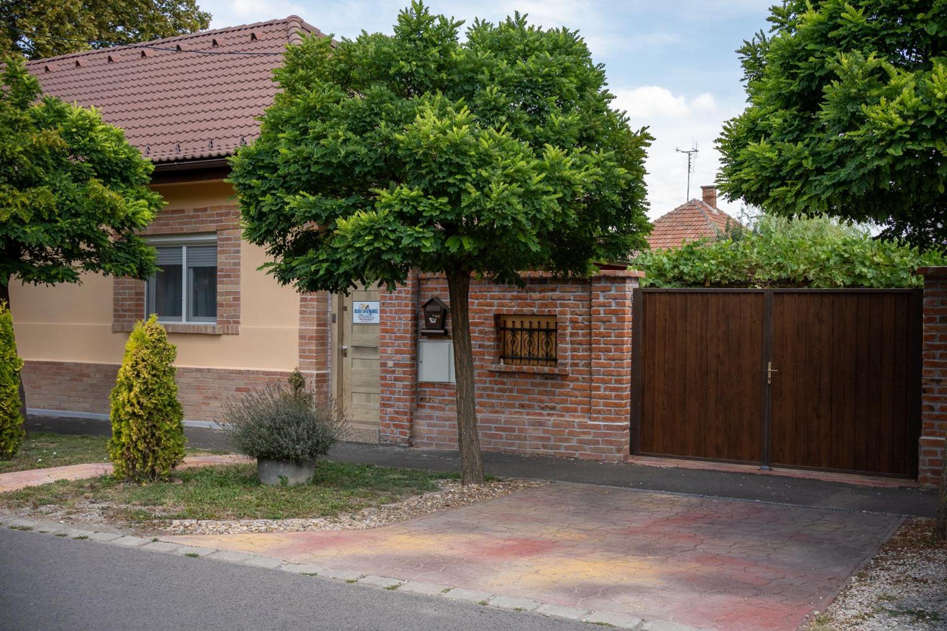 Holiday Apartmanhaz Gyula Luaran gambar