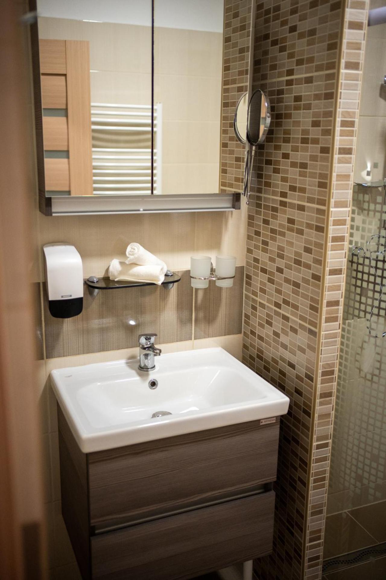 Holiday Apartmanhaz Gyula Luaran gambar